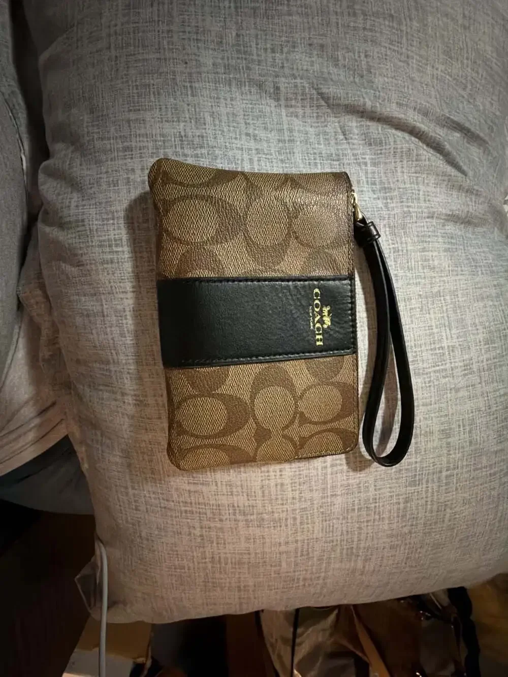 Coach Women's Small Corner Zip Wristlet in Signature Canvas (Tan / Black) - .com